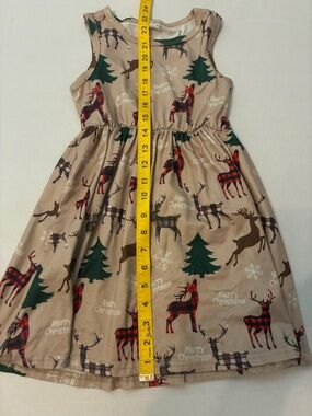 SHEIN Beige and Green Girls Holiday Reindeer Top